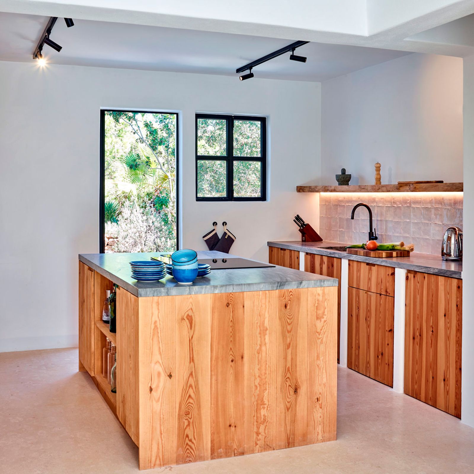 Dekko Lighting, partner of The Blue Pearl